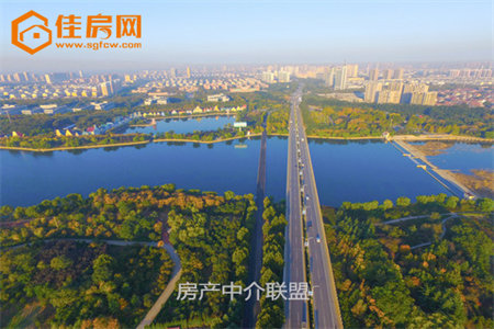 城北映奎园3室2厅2卫135m2毛坯房